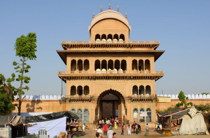 mathuravrindavantaxiservices